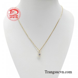 Bộ dây chuyền nữ vàng tỏa sáng nàng có thể biến hóa phong cách dù là ở công sở hay trong những bữa tiệc sang trọng. 