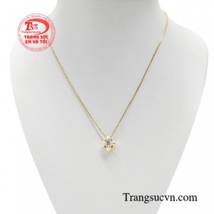 Bộ dây chuyền quyến rũ là món phụ kiện nhỏ nhắn tô điểm cho vẻ đẹp của nữ giới, khẽ xáo động ánh nhìn và tâm trí đối phương.