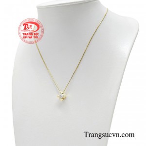 Món trang sức luôn biết cách tạo sức hút cho chị em phụ nữ