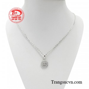 Bộ dây chuyền thời trang cao cấp mang vẻ ngoài như những cô tiểu thư trâm anh thế phiệt. 