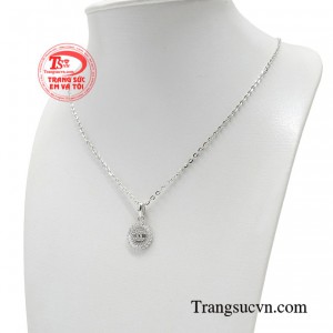 Sản phẩm không hề mang lại sự nhàm chán trái lại còn toát lên sự thanh lịch, kiều diễm của một quý cô. 