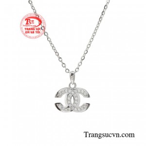 Một chút nhấn nhá trên gương mặt để luôn thấy bạn xinh đẹp đến nhường nào. 