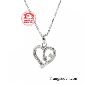 Đôi khi mong manh chắc chắn sẽ dễ dàng cướp lấy trái tim của biết bao chàng trai. 