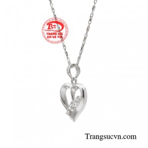 Bộ dây chuyền trái tim đong đầy rất đáng để bạn trải nhiệm.