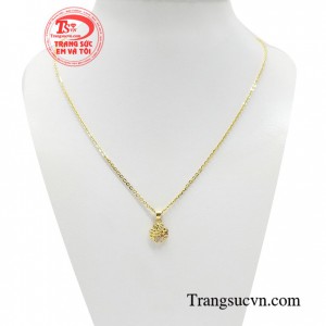 Bộ dây nữ tính may mắn là sản phẩm vàng tây xinh xắn mang đến vẻ đẹp nhẹ nhàng, thanh lịch cho phái đẹp