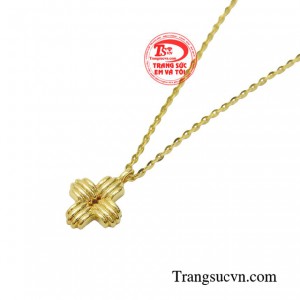 Dù là đi làm, đi chơi hay trong các buổi tiệc sang trọng, mọi cô gái đều có thể tự tin cùng nét đẹp uyển chuyển trong từng bộ trang phục.