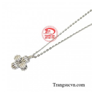 Hãy tự tin trải nghiệm bộ mặt dây để thấy bạn thật khác biệt và sành điệu.