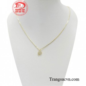 Dây chuyền 4 lá may mắn là sản phẩm được thiết kế đơn giản độc đáo và ấn tượng toát lên thần thái tự tin