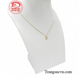 Mỗi món đồ trang sức không đơn giản là một món đồ phụ kiện mà nó còn thể hiện phong cách cá tính của bản thân