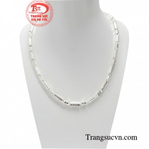 Dây chuyền bạc nam phong lưu là phụ kiện không thể thiếu của phái mạnh