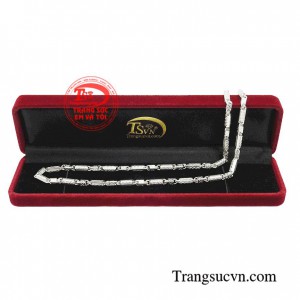 Dây chuyền bạc nam phong lưu toát lên sự năng động, trẻ trung