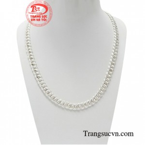 Dây chuyền bạc nam phong trần là sự kết hợp giữa những mắt xích chạm khắc tỉ mỉ giúp các quý ông luôn hợp thời trang và nổi bật giữa đám đông