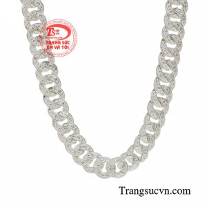 Dây chuyền bạc nam phong trần là sự kết hợp giữa những mắt xích chạm khắc tỉ mỉ giúp các quý ông luôn hợp thời trang