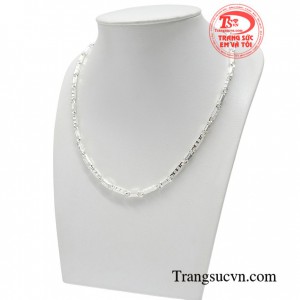 Lựa chọn một chiếc dây chuyền phù hợp giúp cho phái mạnh định hình được phong cách, cũng như diện mạo muốn hướng đến