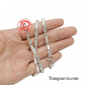 Dây chuyền bạc nam thần thái là phụ kiện không thể thiếu của phái mạnh