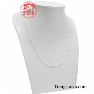 Dây chuyền bạc nữ tính là món quà ý nghĩa dành tặng bạn gái trong các dịp lễ, sinh nhật