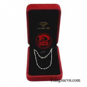 Dây chuyền bạc nữ tính là món quà ý nghĩa dành tặng bạn gái trong các dịp lễ, sinh nhật