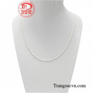 Dây chuyền bạc tinh khôi là phụ kiện không thể thiếu của chị em phụ nữ