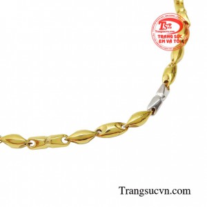 Chiếc dây chuyền cao cấp này giúp phái mạnh thể hiện được phong cách lịch lãm và sang trọng