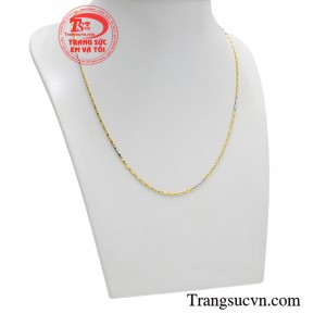 Dây chuyền nữ vàng thanh nhã được chế tác tỉ mỉ và tinh xảo trên nền chất liệu vàng 10k sáng bóng