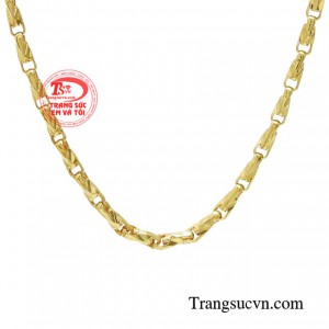 Vì thế mà các bạn nam dù không có ngoại hình đẹp trai bóng bẩy như nam thần nhưng cũng nên có ít nhất một chiếc dây chuyền để thể hiện mình là người biết chăm chút cho diện mạo bản thân.