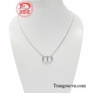 Dây chuyền quý cô thanh lịch là sự lựa chọn hoàn hảo cho các cô nàng hiện đại, mang lại nét riêng nổi bật và thu hút ánh nhìn