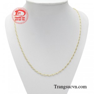 Dây chuyền vàng thời trang nhập khẩu giúp bạn làm mới phong cách và thay đổi diện mạo.