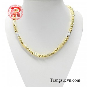 Dây chuyền vàng xuất chúng giúp bạn có cái nhìn tổng thể về sự thay đổi diện mạo của chính mình.