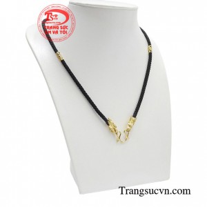 Dây dù bọc rồng phú quý được chế tác từ vàng 18k cao cấp chắc chắn được phái mạnh yêu thích