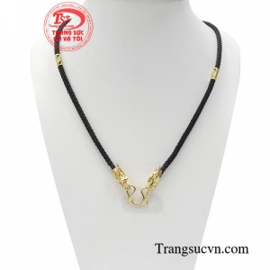 Dây dù bọc rồng phú quý được khắc hình rồng 3D tỉ mỉ và sắc nét mang đến phong cách mạnh mẽ và cá tính