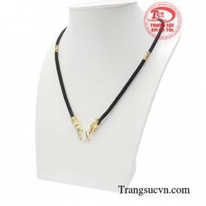 Bạn hay lựa chọn cho mình một chiếc dây chuyền yêu thích nó sẽ giúp bạn thể hiện được phong cách riêng của bản thân