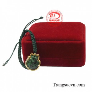 Ngọc cẩm thạch được chạm khắc hình hồ ly bọc vàng 10k rất sang trọng và tinh tế