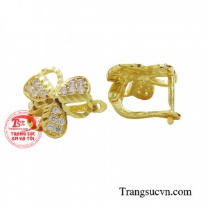 Mẫu hoa tai này phù hợp cho những bạn nữ thích phong cách tinh tế, thanh lịch.