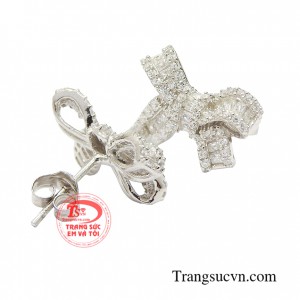 Chọn đôi bông tai phù hợp sẽ giúp khuôn mặt tôn lên được vẻ đẹp rạng người, tự tin và đầy khí chất, chính thần thái tự tin sẽ giúp bạn dễ dàng tỏa sáng và yêu đời hơn