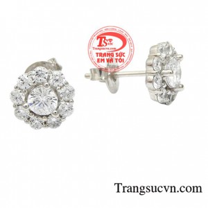 Với đôi hoa tai này người đeo có thể thỏa sức kết hợp với nhiều kiểu dáng trang phục khác nhau