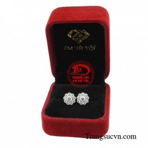 Khi sở hữu một đôi bông tai phù hợp với khuôn mặt sẽ giúp tôn lên các đường nét khuôn mặt thêm xinh xắn, rạng ngời