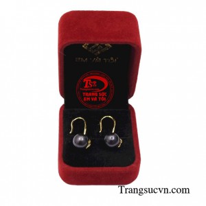 Hoa tai ngọc trai đen huyền bí mang đến vẻ đẹp trang nhã, quyến rũ cho người đeo