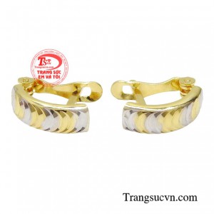 Phái đẹp có thể kết hợp cùng những món trang sức khác để tạo nét ấn tượng với người đối diện. 