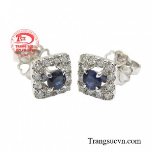 Hoa tai sapphire thời thượng còn được gắn đá kết kim cương là sự kết hợp vô cùng hoàn hảo