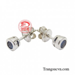 Đeo bông tai dễ dàng giúp bạn tạo được sự chú ý của người đối diện, hướng tập trung vào khuôn mặt do đó đeo bông tai sapphire này giúp bạn trở nên xinh xắn và sang trọng hơn