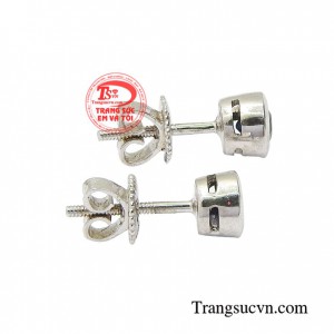 Đá sapphire xanh là viên đá có màu sắc đẹp nhất trong dòng đá sapphire, được coi là viên đá của hoang gia