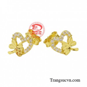 Hoa tai tuy là món đồ trang sức chiếm vị trí khá nhỏ nhưng lại có vai trò quan trọng trong việc tôn lên vẻ đẹp khuôn mặt, giúp bạn nữ trông đẹp hơn