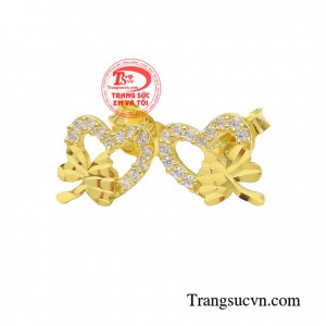 Hoa tai trái tim xinh xắn mang đến vẻ đẹp xinh xắn, duyên dáng