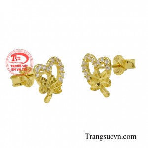 Hoa tai trái tim xinh xắn