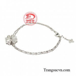 Lắc tay 4 lá xinh xắn hình cỏ 4 lá nổi bật thích hợp cho các cô nàng yêu thích phong cách thời trang