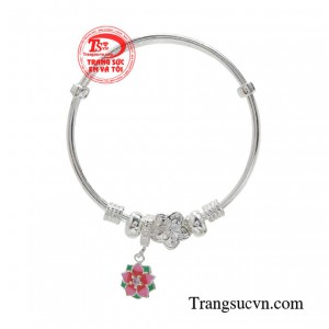 Với món quà này các bé sẽ trở nên được mạnh khỏe, tránh khỏi những tác động xấu từ môi trường xung quanh.