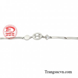 Chiếc lắc tay giúp các nàng trở nên xinh xắn và duyên dáng hơn trong những bộ cánh thướt tha và nữ tính