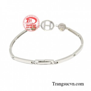 Lắc tay chữ H đẹp được thiết kế  với kiểu dáng hiện đại, thời trang giúp bạn nữ trông thanh lịch, duyên dáng hơn