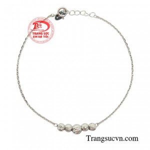 Làm mới mình, thay đổi phong cách cũng là cách để nàng có thêm năng lượng tích cực. 