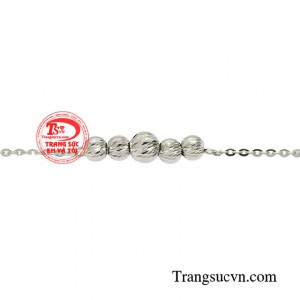 Chiếc lắc tay là mảnh ghép hoàn hảo tô điểm cho vẻ bề ngoài của bạn thêm yêu kiều thướt tha.